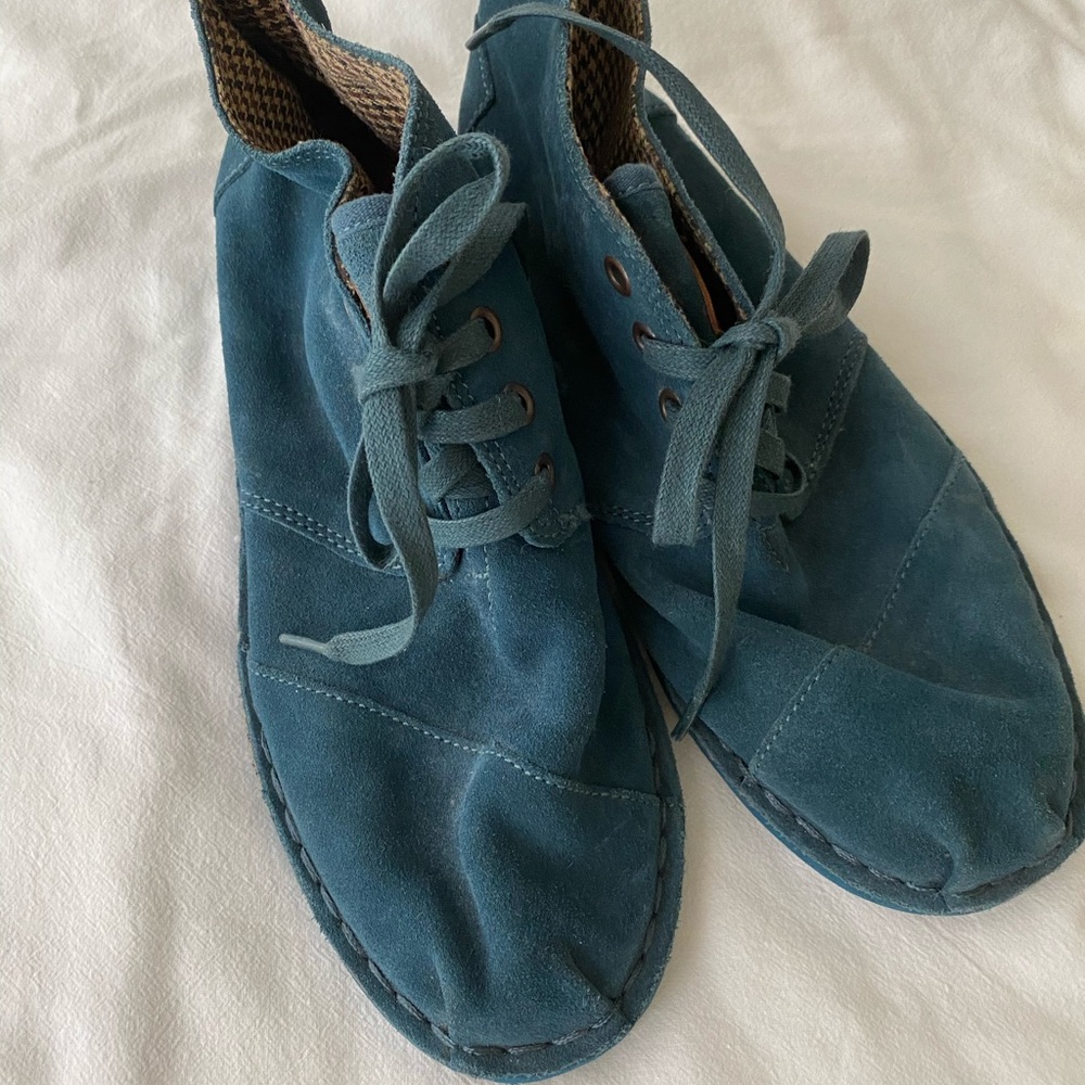 TOMS Sneakers